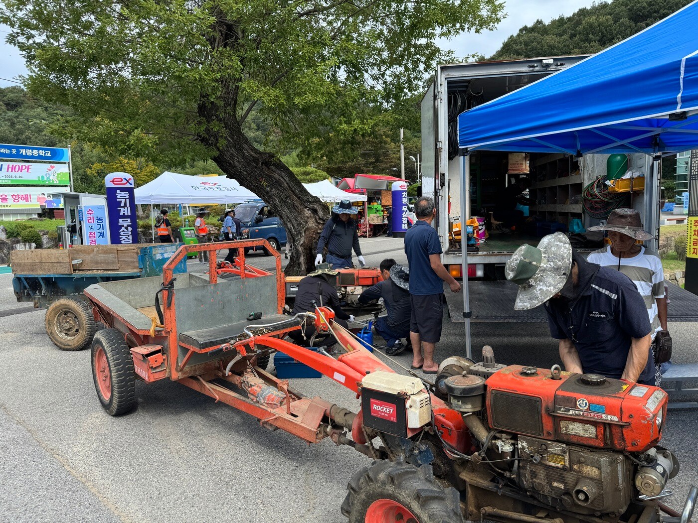 한국도로공사 김천시 농기계 정비 봉사활동 모습.(한국도로공사 제공)뉴스1ⓒ news1