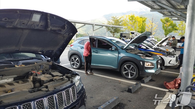  자동차 점검 모습(양평군 제공. 재판매 및 DB 금지)/뉴스1