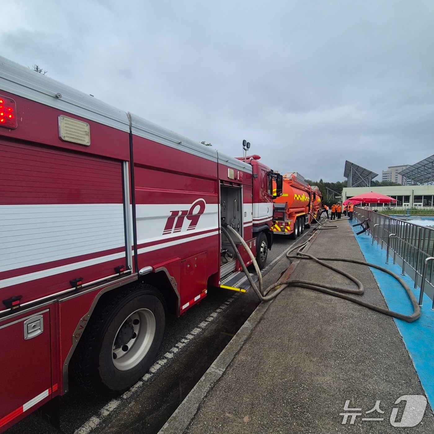 '최악 가뭄' 강릉에 추가 투입된 물탱크차량.(강원도소방본부 제공. 재판매 및 DB금지)/뉴스1