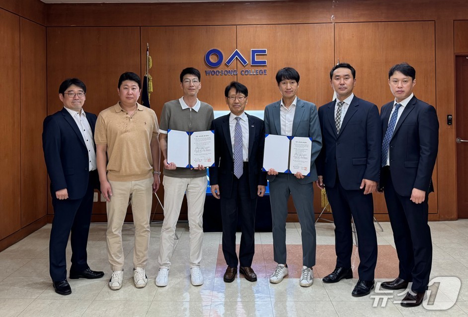 우송정보대학이 4일 대전시 5개 구 태권도협회(동구, 중구, 대덕구, 서구, 유성구)와 업무협약(MOU)을 체결했다. (우송정보대학 제공.재판매 및 DB금지)/뉴스1