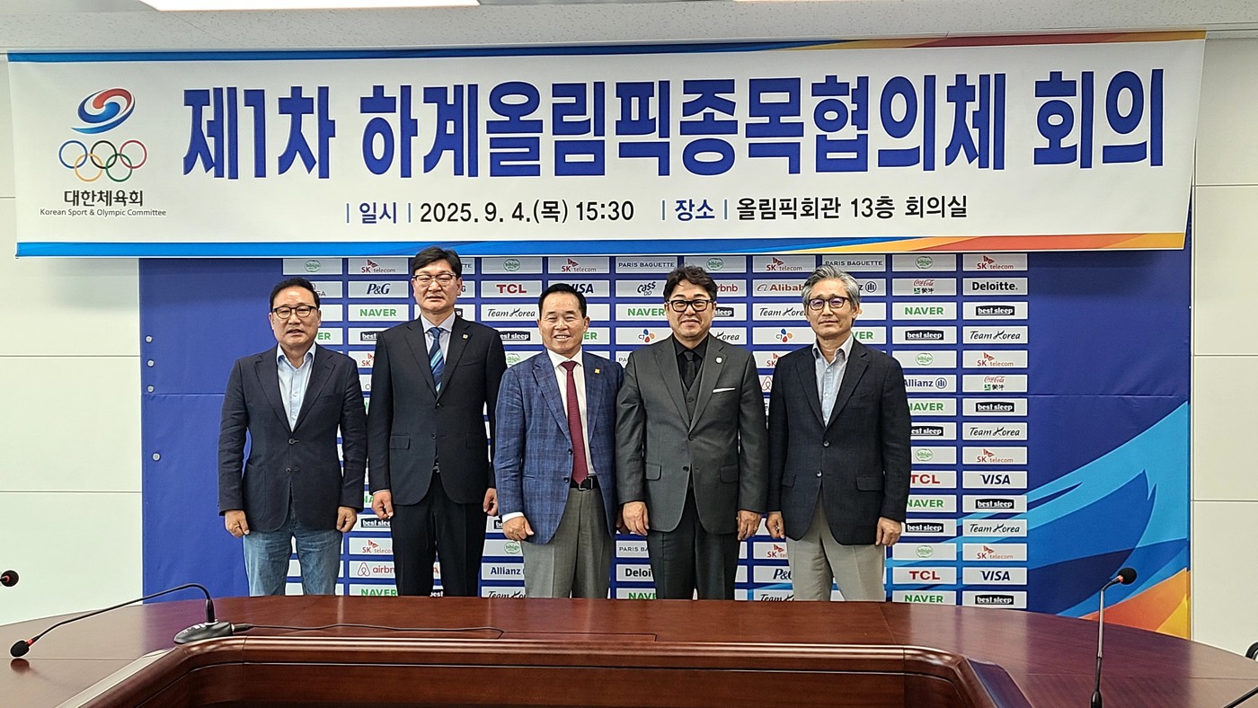 강연술 대한사격연맹 회장(왼쪽에서 3번째)이 4일 열린 대한체육회 제1차 하계올림픽종목협의체 회의에서 협의체 부회장으로 선임됐다.(대한사격연맹 제공)/ 뉴스1 ⓒ News1