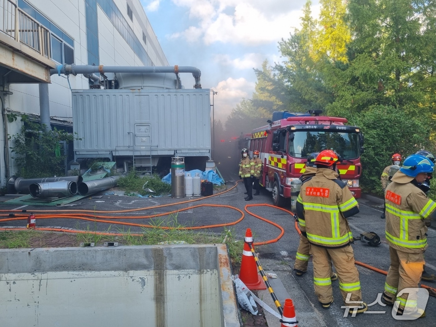 5일 오후 3시44분께 대전 유성구 관평동의 한 건물 철거작업 현장 지하에서 불이 나 1시간 50분 만에 꺼졌다.(대전소방본부 제공) /뉴스1