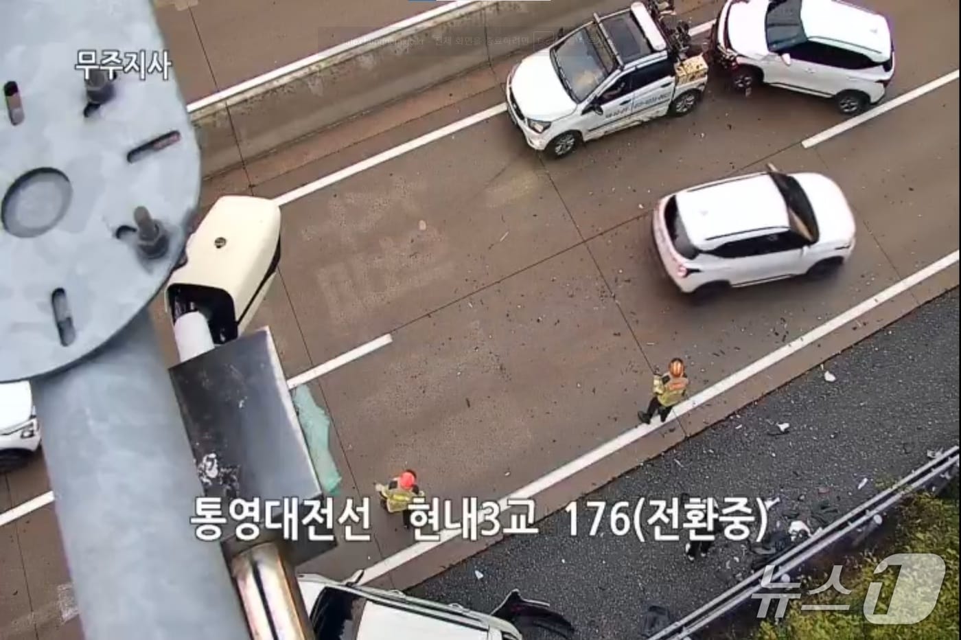 금산 제원면 대전통영고속도로 교통사고 현장.(도로공사 CCTV 자료, 재판매 및 DB금지) / 뉴스1