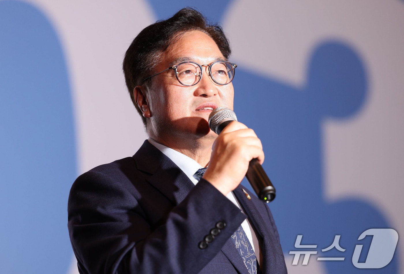 우원식 국회의장이 5일 오후 광주 동구 금남로CGV에서 광복 80주년 기념 다큐멘터리 영화 &#39;독립군, 끝나지 않는 전쟁&#39; 상영회에 참석해 인사말을 하고있다. 2025.9.5/뉴스1 ⓒ News1 박지현 기자