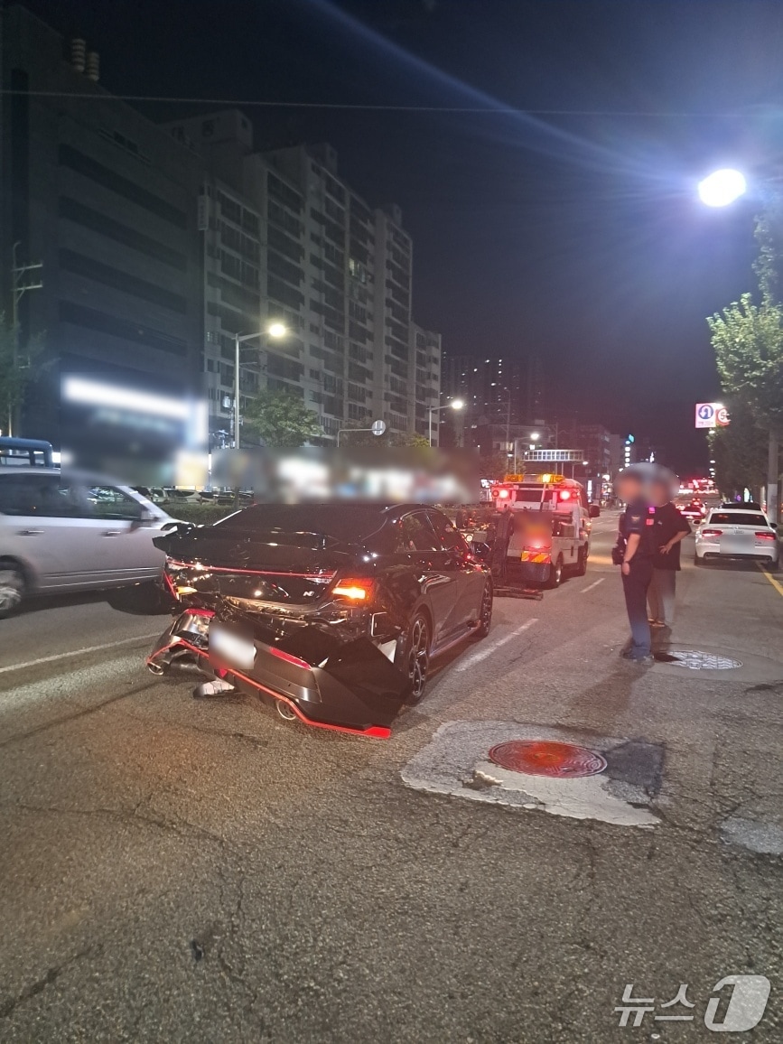 5일 오후 부산 사하구 다대로 3중 추돌 사고 현장.(부산 사하경찰서 제공. 재판매 및 DB 금지)