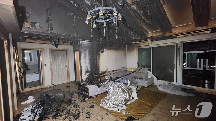  태안 근흥면 주택 화재 현장. (태안소방서 제공, 재판매 및 DB금지) / 뉴스1