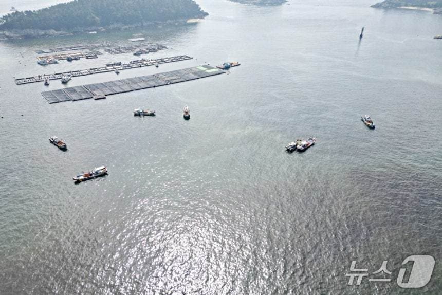 적조 방제 현장.(사천해경 제공. 재판매 및 DB금지)