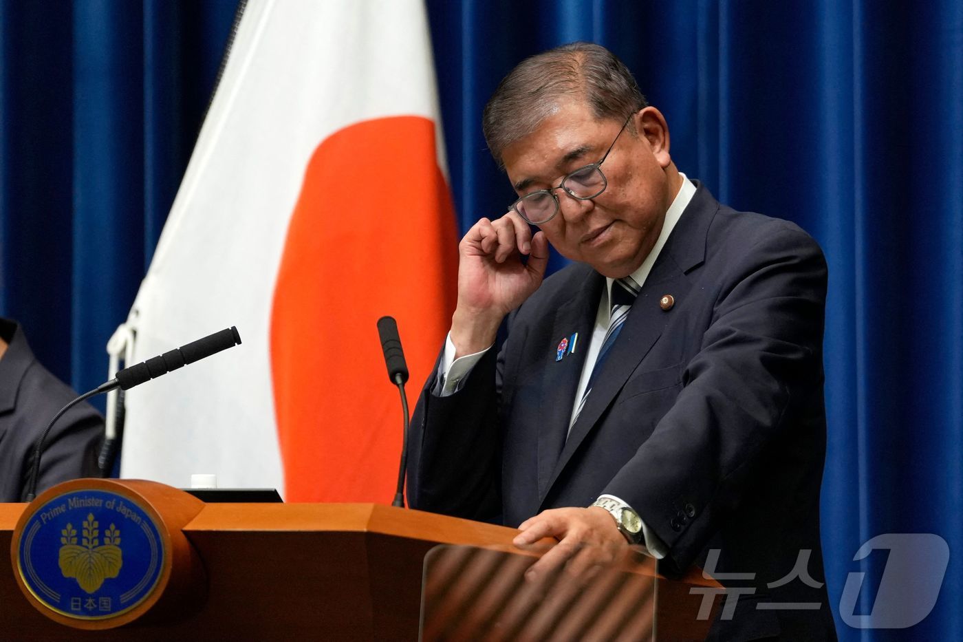 이시바 시게루 일본 총리가 7일 오후 일본 도쿄 총리 관저에서 열린 긴급 기자회견에서 사임을 공식 선언하고 있다. &lt;자료 사진&gt;ⓒ AFP=뉴스1