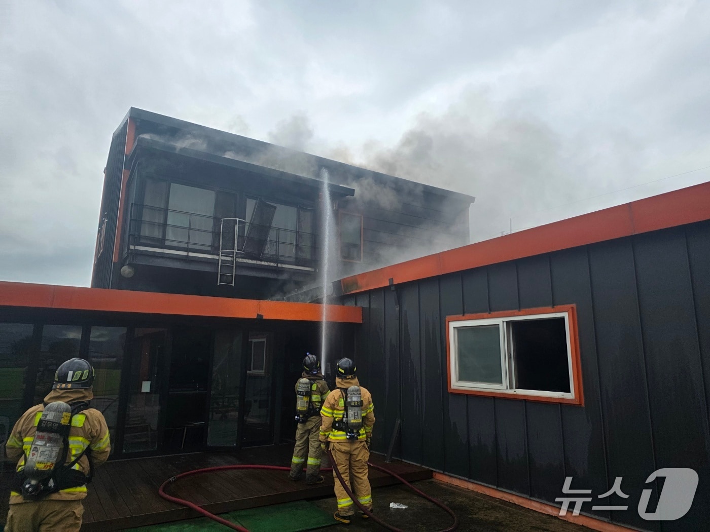 완주 골프연습장 화재 현장.&#40;전북소방본부 제공. 재판매 및 DB금지&#41;