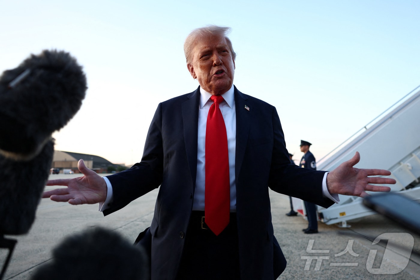 7일(현지시간) 도널드 트럼프 미국 대통령이 메릴랜드주 앤드루스 합동기지에서 취재진 질문에 답하고 있다. 2025.09.07 ⓒ 로이터=뉴스1 ⓒ News1 김지완 기자