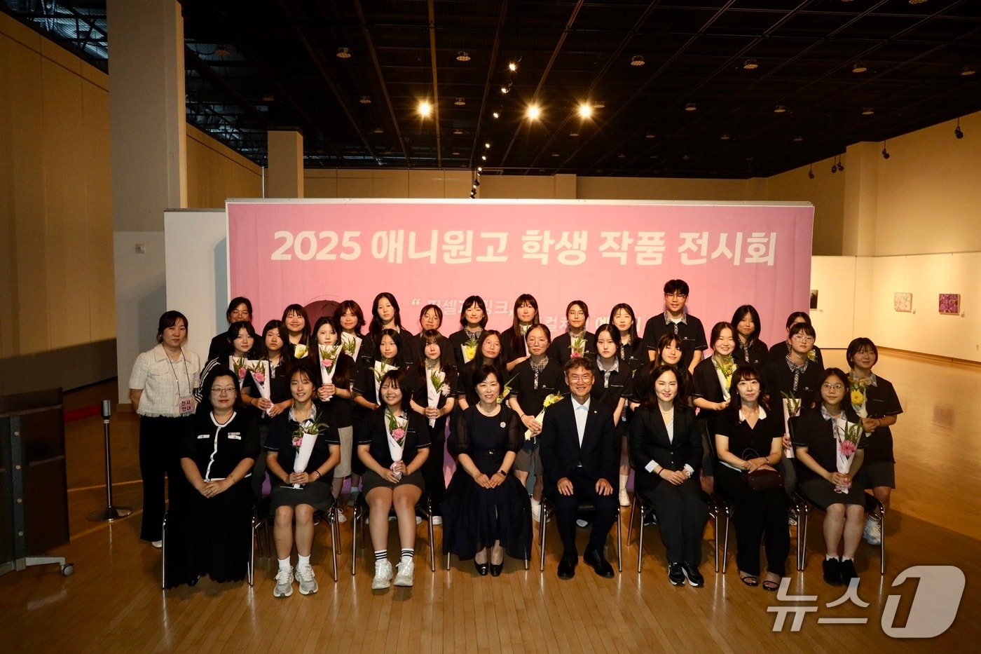 울산 중구 울산애니원고등학교(교장 최영숙)는 중구 문화의 전당 전시장에서 ‘2025학년도 애니원고 학생 작품전시회’를 성황리에 마쳤다.(울산애니원고 제공·재판매 및 DB금지)/뉴스1)