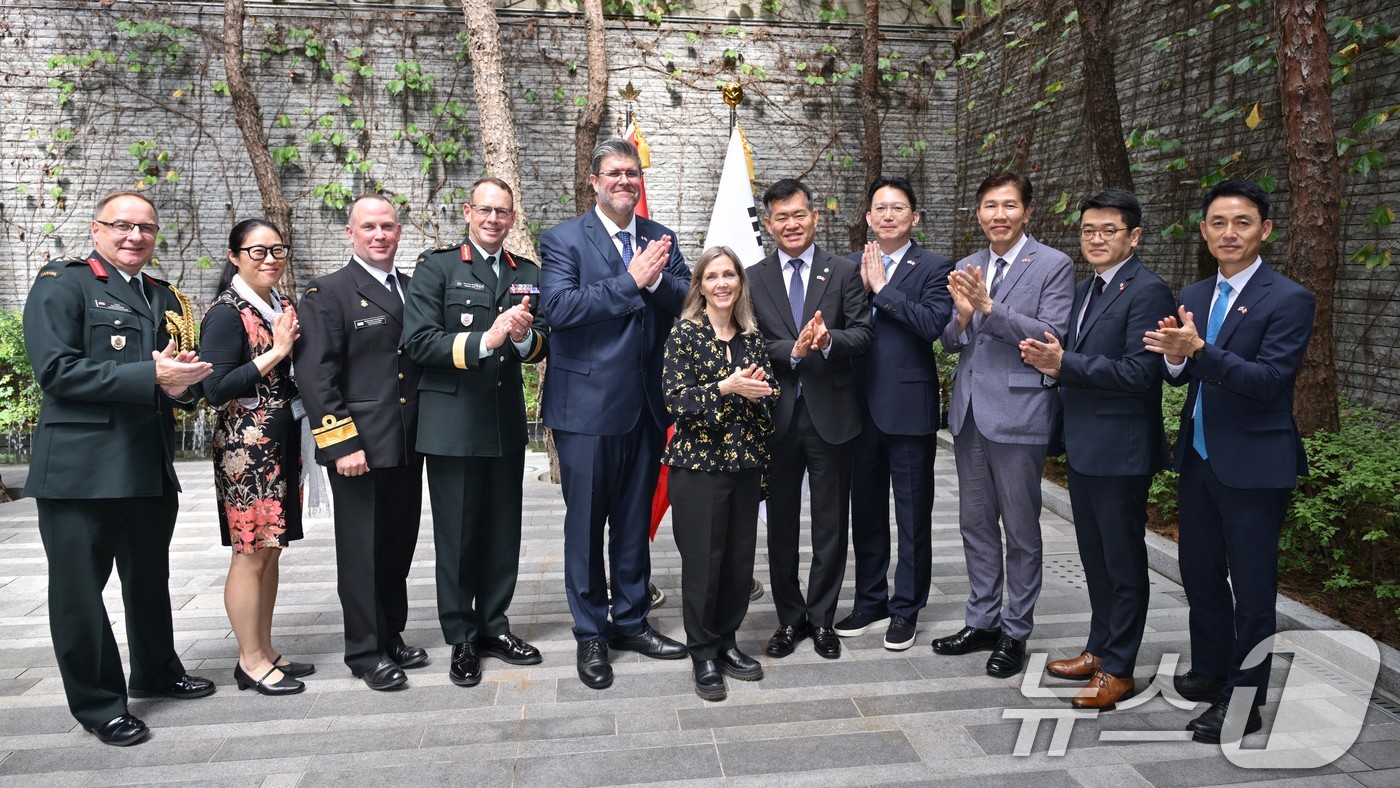 내달 초 캐나다서 '한-캐 방산협력 로드쇼'...양국 방산업체 교류 - 뉴스 썸네일 이미지