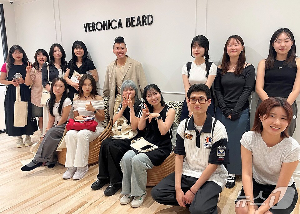 대구대 패션디자인학과 학생들이 뉴욕 현지 여성 패션 브랜드 '베로니카 비어드(Veronica Beard)'를 찾았다. (대구대 제공. 재판매 및 DB금지)