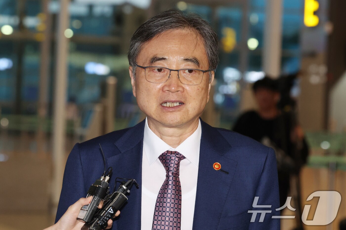 조현 외교부 장관이 8일 오후 인천공항에서 미국 이민 당국의 한국인 노동자 구금 관련 협의를 위해 미국 워싱턴 D.C로 출국 하고 있다. 2025.9.8/뉴스1 ⓒ News1 김명섭 기자