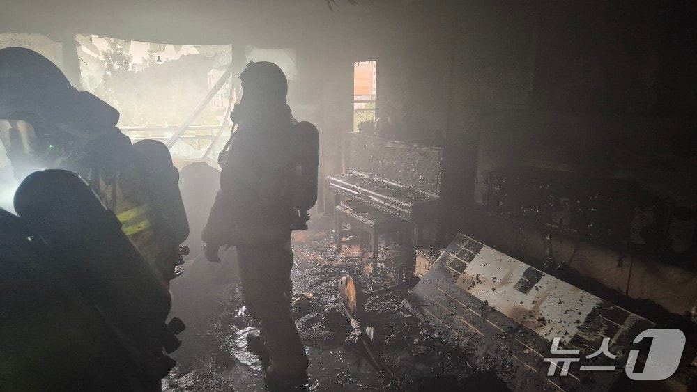  천안시 서북구 불당동 아파트 화재 현장. (천안서북소방서 제공, 재판매 및 DB금지) / 뉴스1