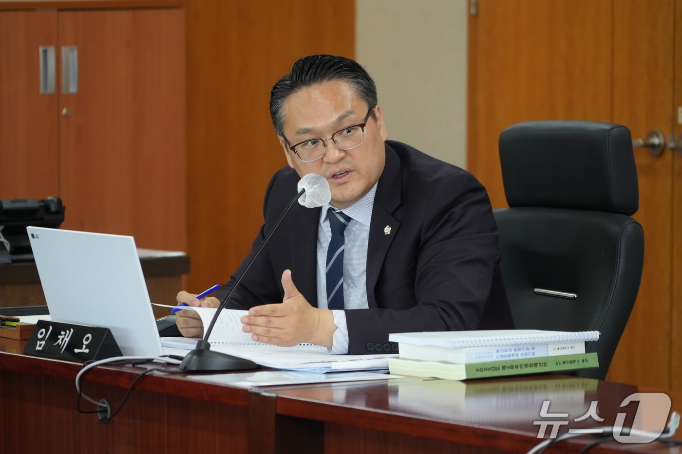 울산 북구의회 임채오 의원은 9일 열린 제227회 임시회 복지건설위원회 회의에서 질의하고 있다.(울산 북구의회 제공. 재판매 및 DB금지)/뉴스1