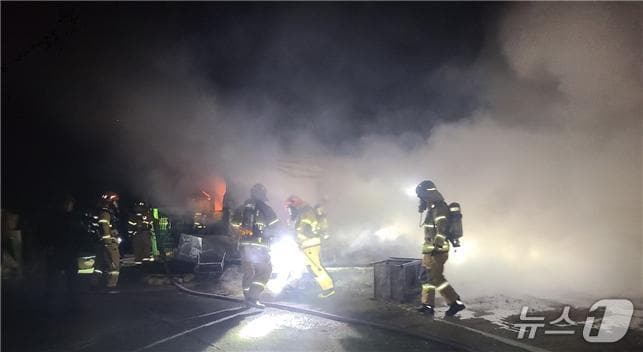 1일 오전 5시46분쯤 대구 달성군 가창면에 있는 한 주택에서 불이 나 소방 당국이 40여분 만에 진화했다.(대구소방안전본부 제공. 재판매 및 DB금지)