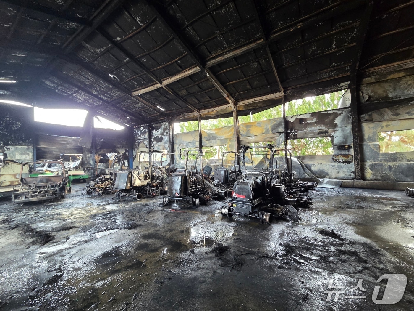 1일 오전 8시 58분께 전북 군산시 옥서면의 한 골프장에서 불이 났다.(전북소방 제공. 재판매 및 DB금지)2026.1.1/뉴스1