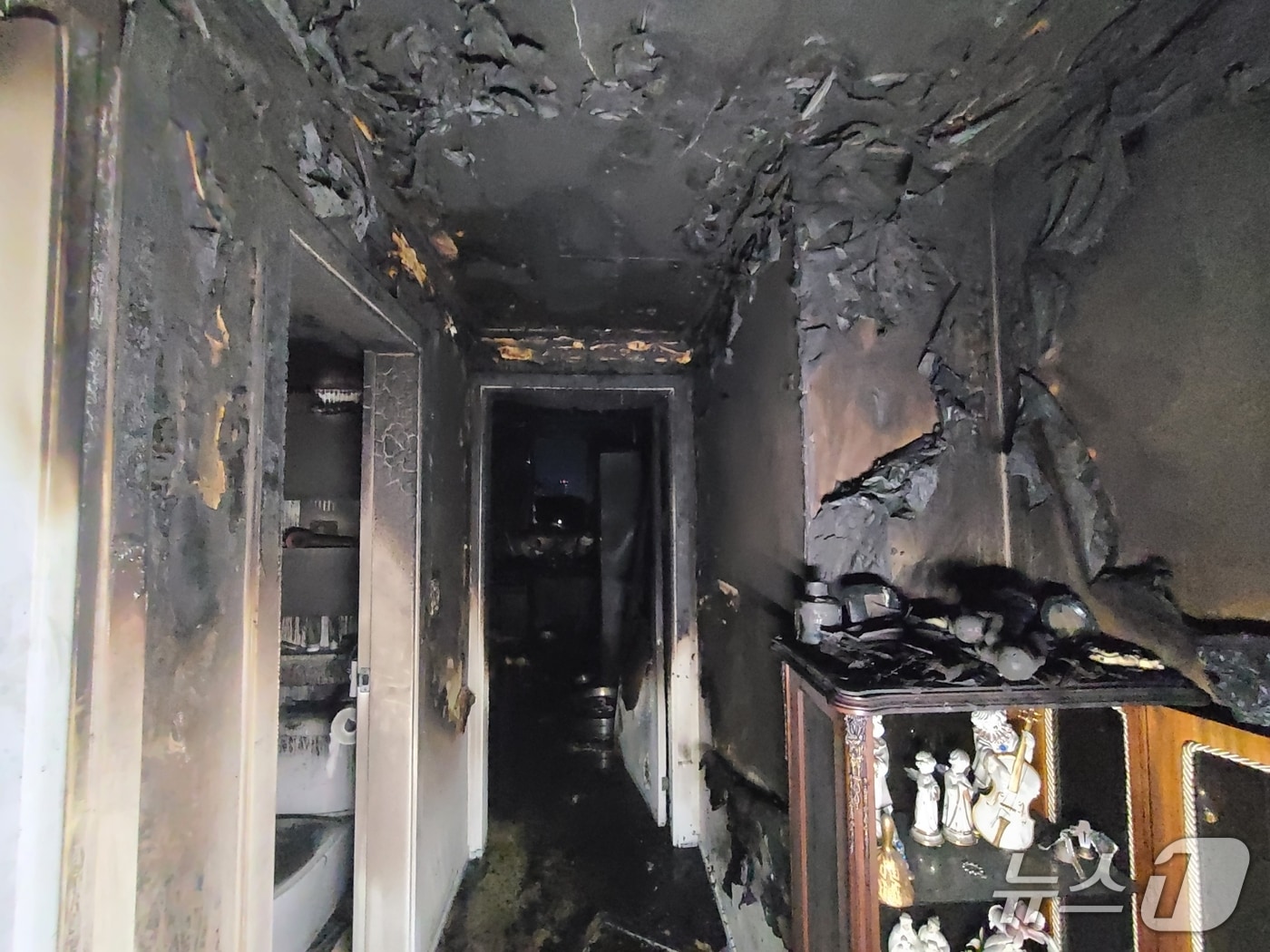 10일 새벽 대구 수성구 만촌동에 있는 한 아파트에서 불이 나 60대 남성이 숨졌다.(대구 수성소방서 제공. 재판매 및 DB금지)