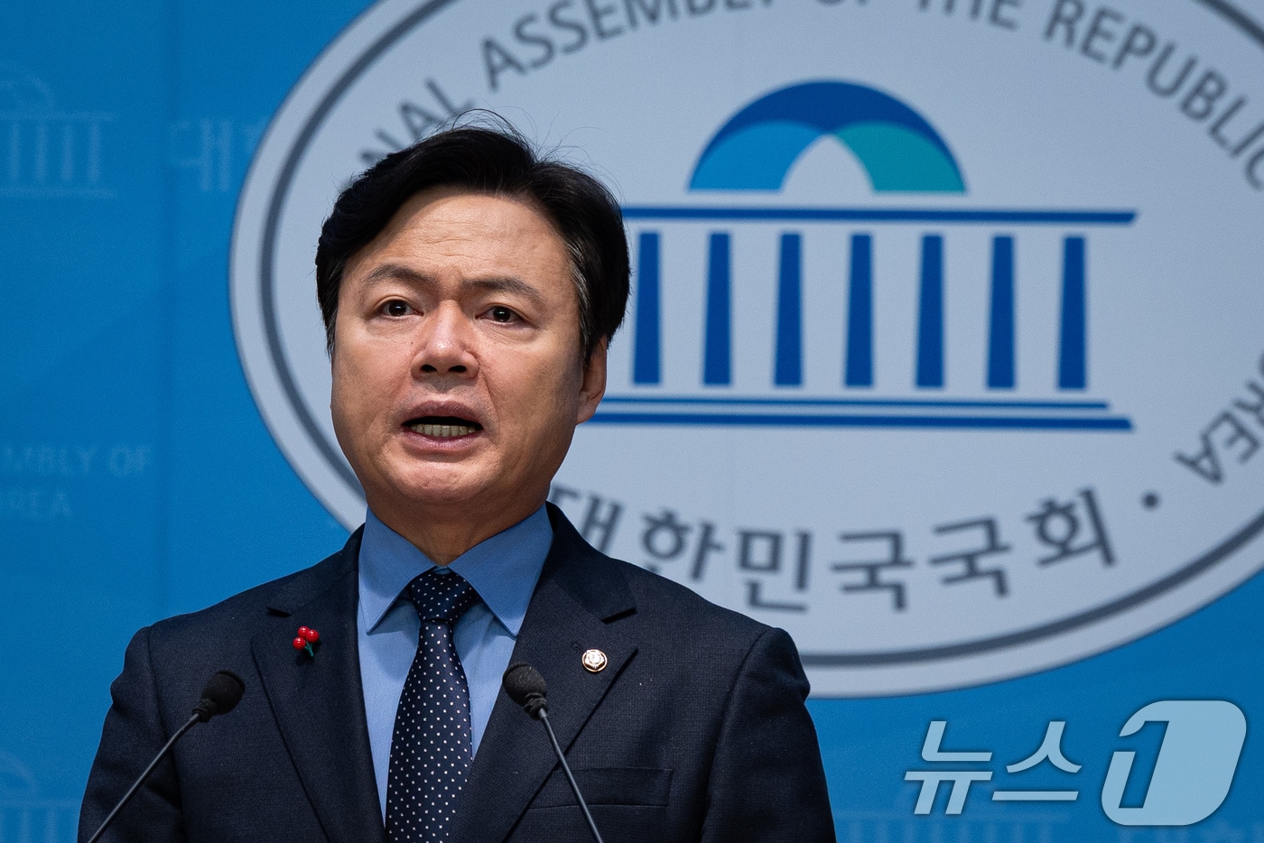 김현정 더불어민주당 원내대변인이 11일 서울 여의도 국회 소통관에서 국민의힘 댓글 국적표기 주장, 내란재판 지연 등 현안 관련 브리핑을 하고 있다. 2026.1.11/뉴스1 ⓒ News1 유승관 기자