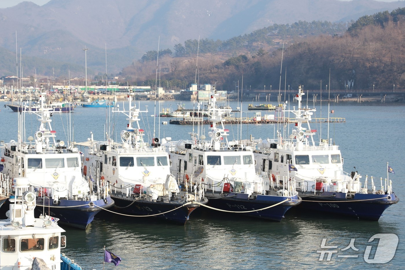 부안 연안에 선박들이 정박해 있다.(부안해양경찰서 제공. 재판매 및 DB금지)