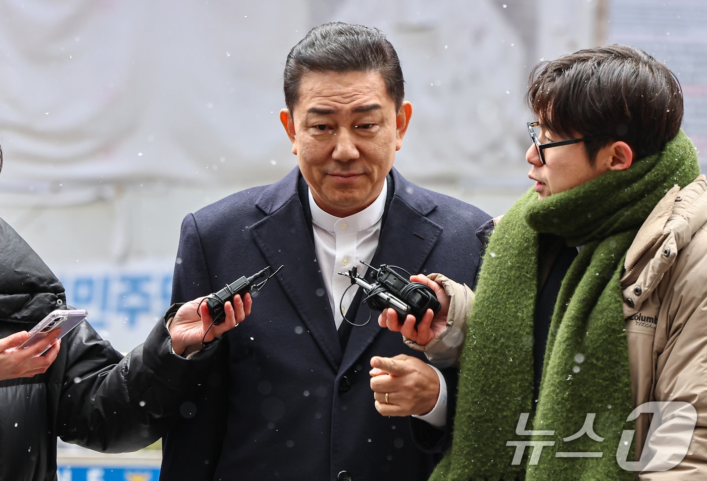 김병기 더불어민주당 전 원내대표가 12일 서울 여의도 민주당사에서 열리는 윤리심판원 회의에 출석하고 있다. 민주당 윤리심판원은 이날 김병기 전 원내대표의 ‘공천 헌금’ 의혹과 관련해 제명 등 징계를 논의한다. 2026.1.12/뉴스1 ⓒ News1 김도우 기자