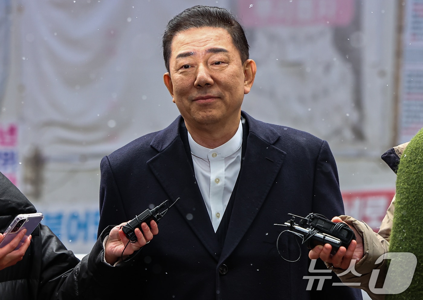 김병기 더불어민주당 전 원내대표가 12일 서울 여의도 민주당사에서 열리는 윤리심판원 회의에 출석하고 있다. 민주당 윤리심판원은 이날 김병기 전 원내대표의 ‘공천 헌금’ 의혹과 관련해 제명 등 징계를 논의한다. 2026.1.12/뉴스1 ⓒ News1 김도우 기자