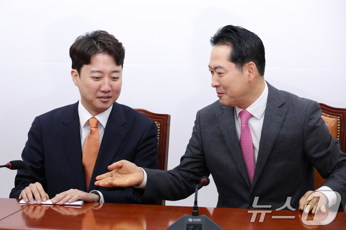 장동혁 국민의힘 대표와 이준석 개혁신당 대표가 13일 서울 여의도 국회에서 회동하고 있다. 2026.1.13/뉴스1 ⓒ News1 신웅수 기자