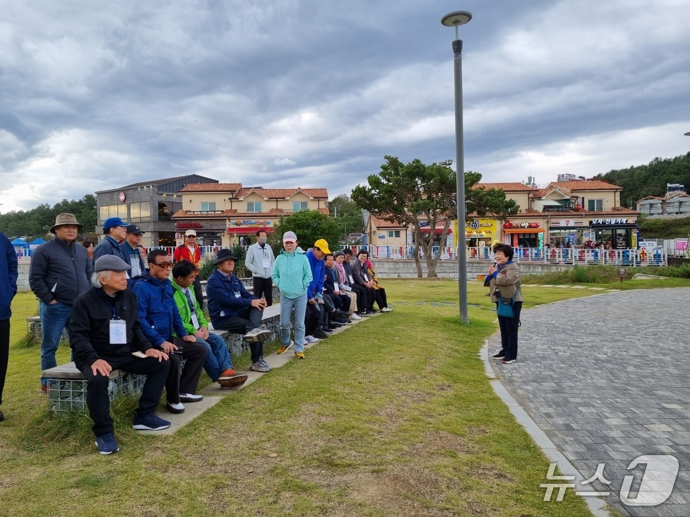 추암해변 문화관광해설사.(동해시 제공, 재판매 및 DB 금지) 2026.1.13/뉴스1