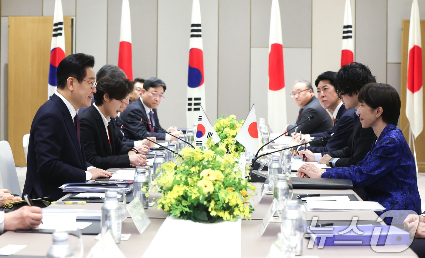 이재명 대통령과 다카이치 사나에 일본 총리가 13일 일본 나라현 회담장에서 확대 회담을 하고 있다. 2026.1.13/뉴스1 ⓒ News1 이재명 기자
