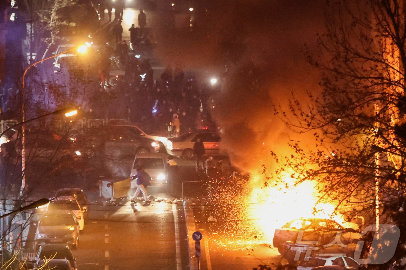 지난 1월 이란 테헤란에서 발생한 반정부 시위. 로이터통신이 제3자로부터 제공받은 사진이다. 2026.01.08 ⓒ 로이터=뉴스1