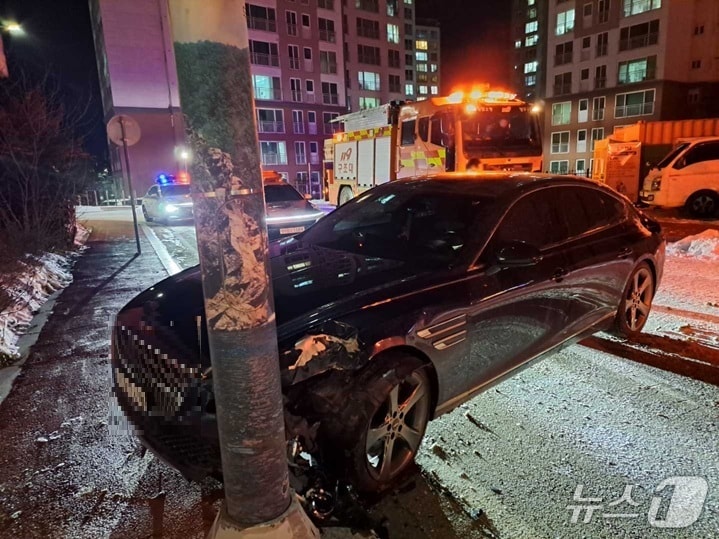 13일 밤 강원 양구 차량 단독사고.(강원도소방본부 제공, 재판매 및 DB 금지) 2026.1.14/뉴스1