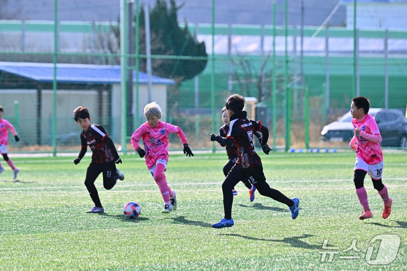 14일 개막한 강원 속초 설악배 전국 초등 동계 축구리그 경기 모습.(속초시 제공, 재판매 및 DB 금지) 2026.1.14/뉴스1