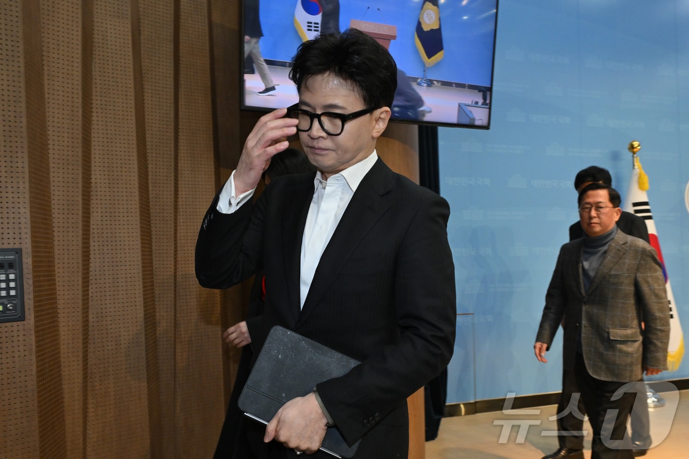 한동훈 국민의힘 전 대표가 지난 14일 국회 소통관에서 제명 관련 기자회견을 한 후 이동하고 있다. (공동취재) 2026.1.14/뉴스1 ⓒ News1 신웅수 기자