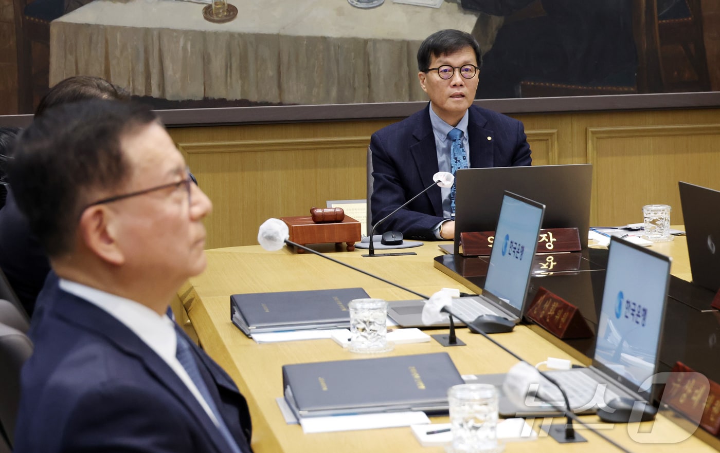 이창용 한국은행 총재가 15일 오전 서울 중구 한국은행에서 열린 금융통화위원회 본회의를 주재하고 있다. (공동취재) 2026.1.15/뉴스1 ⓒ News1 김진환 기자