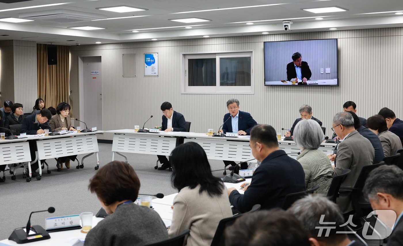 정용래 유성구청장이 확대간부회의를 주재하고 있다.(유성구 제공. 재판매 및 DB금지)/뉴스1