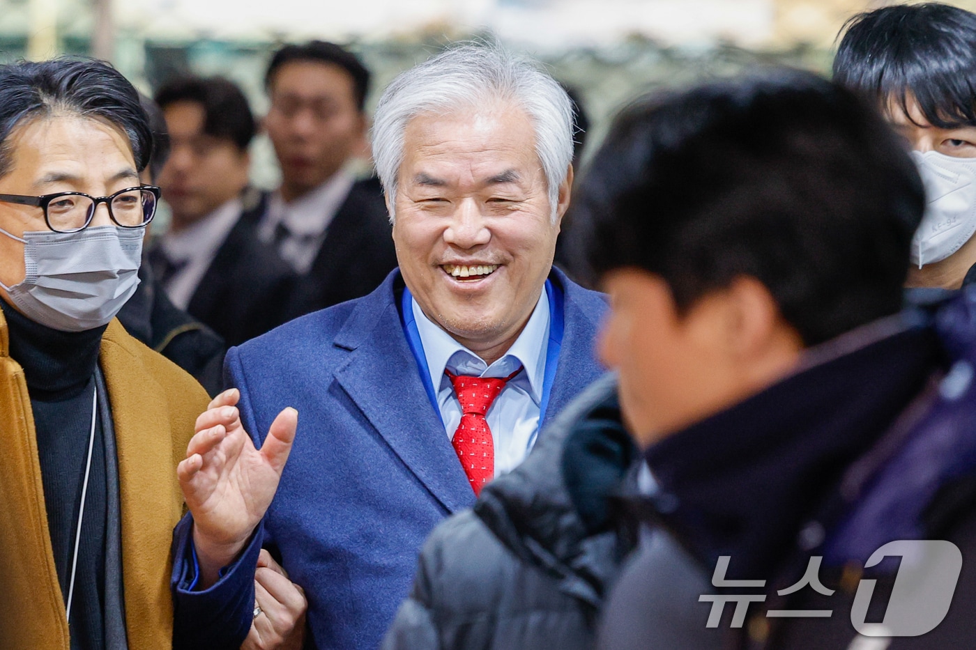 서울서부지법 난동 사태의 배후로 지목돼 구속된 전광훈 사랑제일교회 목사가 15일 서울 마포구 서부지방법원에서 구속적부심사를 마친 후 이동하고 있다. 2026.1.15/뉴스1 ⓒ News1 안은나 기자