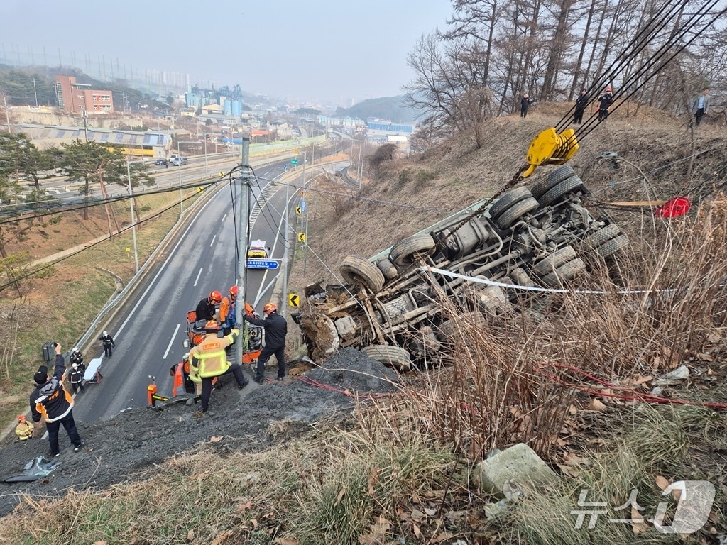  홍성 옥암리 교통사고 현장. (홍성소방서 제공, 재판매 및 DB금지) / 뉴스1