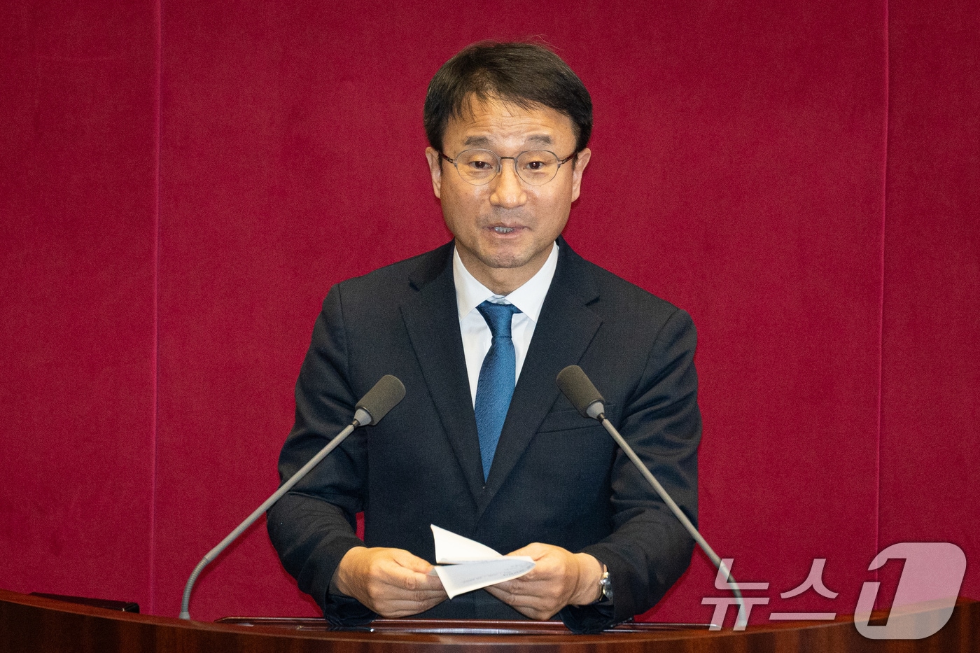 국회 운영위원장 보궐선거에 당선된 한병도 더불어민주당 원내대표가 15일 서울 여의도 국회에서 열린 제431회 국회(임시회) 제1차 본회의에서 당선인사를 하고 있다. 2026.1.15/뉴스1 ⓒ News1 유승관 기자