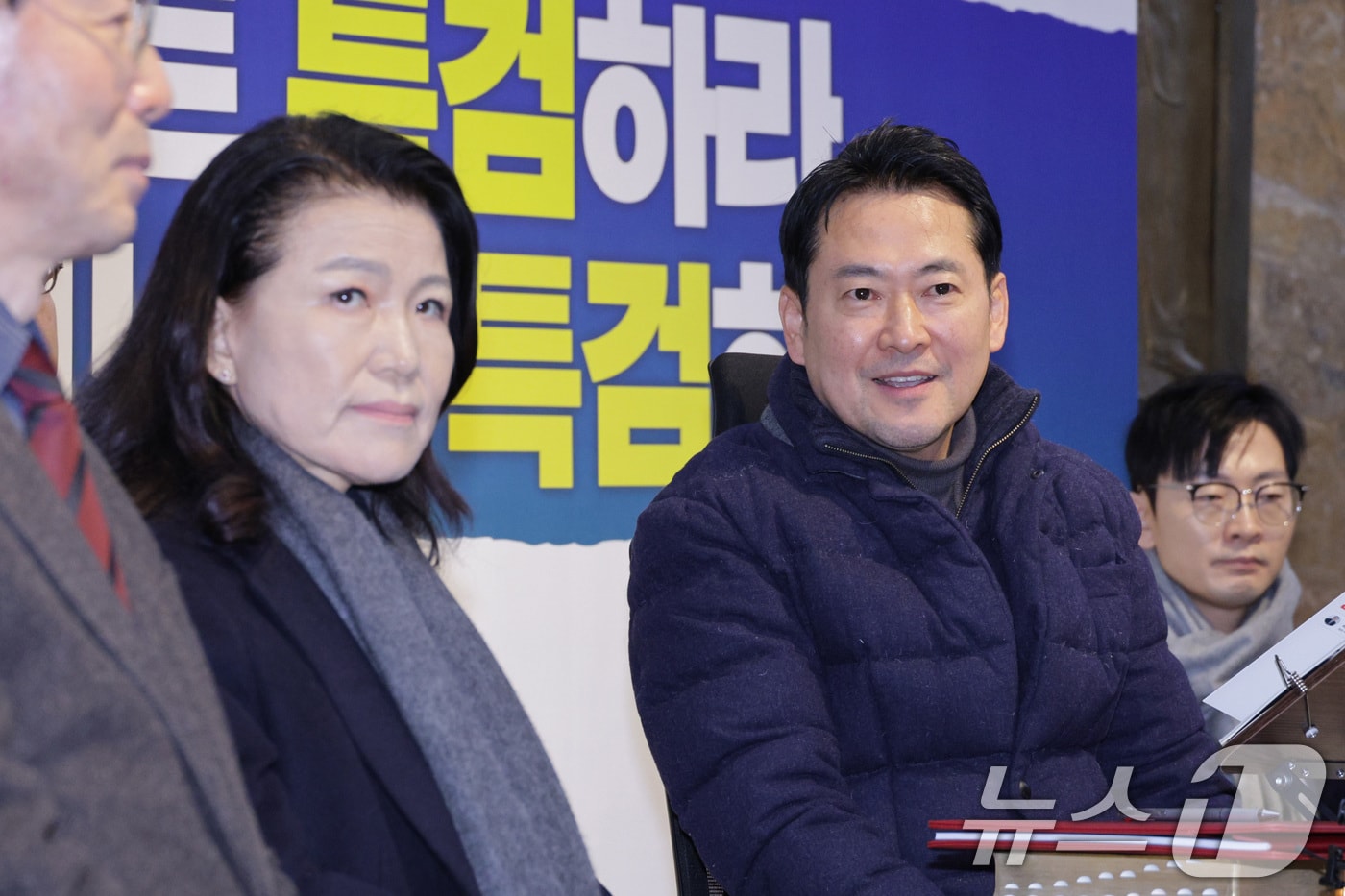 지난 1월 16일 단식 중인 장동혁 국민의힘 대표가  서울 여의도 국회에서 이진숙 전 방송통신위원장을 만나 대화하고 있는 모습. 2026.1.16 ⓒ 뉴스1 신웅수 기자