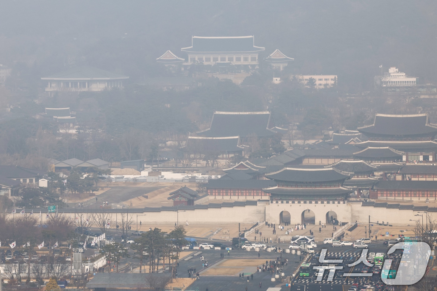 전국 곳곳 미세먼지·짙은 안개 주의…낮 기온 2~14도[오늘날씨] - 뉴스1