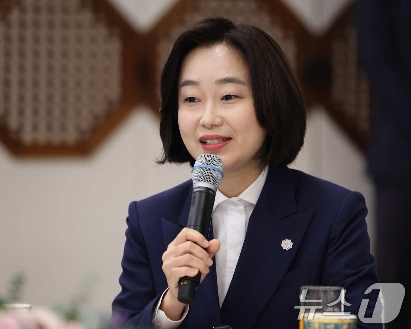 김재연 진보당 상임대표가 16일 청와대 상춘재에서 이재명 대통령이 마련한 정당 지도부 초청 오찬에서 발언하고 있다. (청와대통신사진기자단) 2026.1.16/뉴스1 ⓒ News1 허경 기자