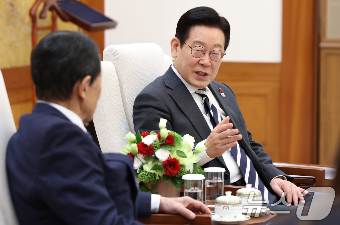 이재명 대통령이 지난 16일 청와대에서 아소 다로 전 일본 총리를 접견하고 있다. 2026.1.16/뉴스1 ⓒ News1 허경 기자