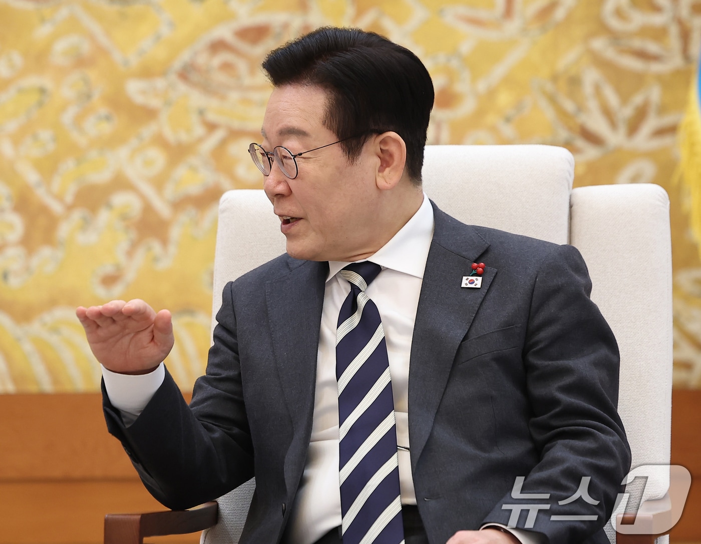 이재명 대통령이 16일 청와대에서 아소 다로 전 일본 총리를 접견하고 있다. 2026.1.16/뉴스1 ⓒ News1 허경 기자