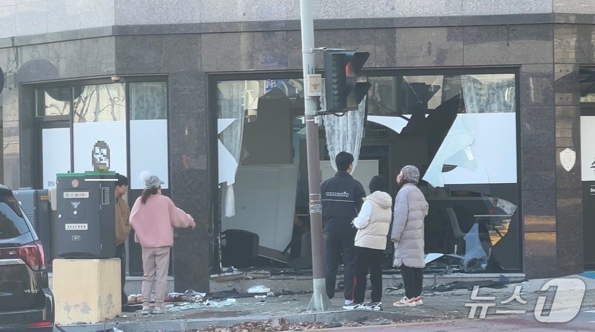 공주 신관동 교통사고 현장. (공주소방서 제공, 재판매 및 DB금지) / 뉴스1