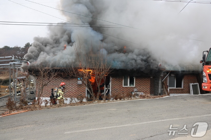 아산 선장면 주택 화재 현장. (아산소방서 제공, 재판매 및 DB금지) / 뉴스1 