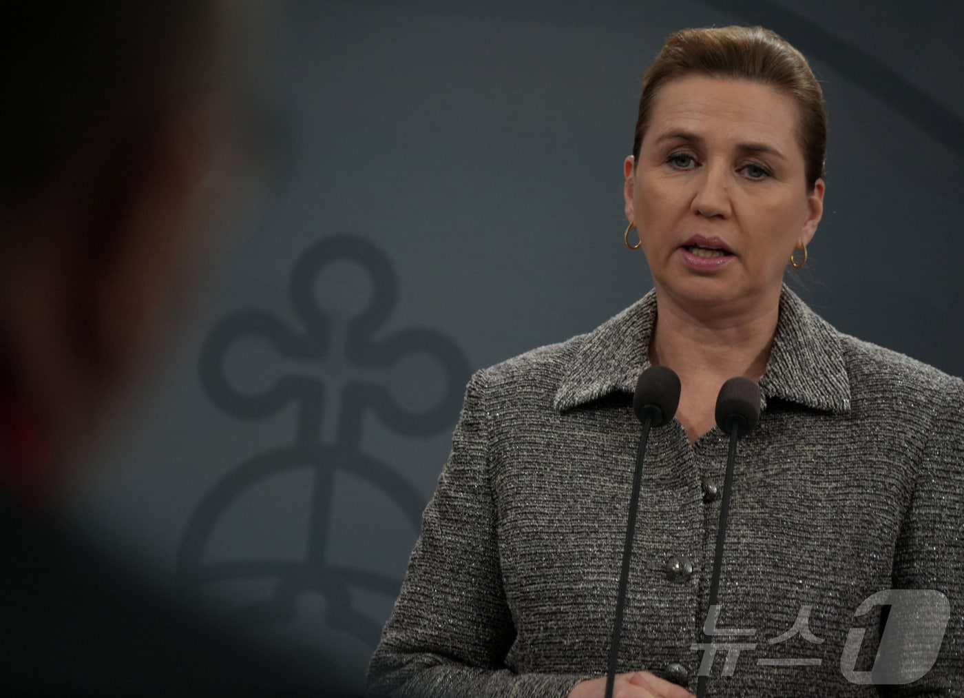 메테 프레데릭센 덴마크 총리가 13일(현지시간) 덴마크 코펜하겐에서 열린 기자회견에서 발언하고 있다. 2025.1.13./뉴스1 ⓒ 로이터=뉴스1 ⓒ News1 이창규 기자