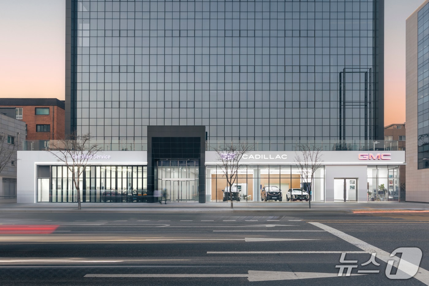  캐딜락&GMC, '송파 전시장' 외관 전경. 