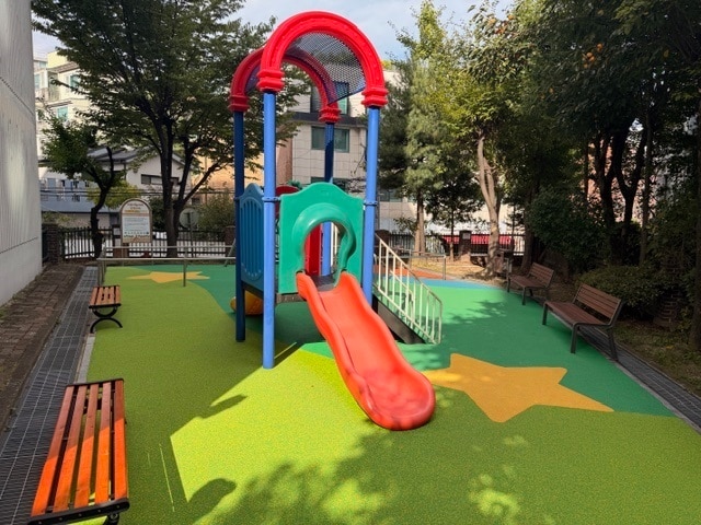 명륜아남2차아파트 어린이놀이터 유지보수(종로구 제공)