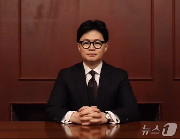 한동훈 전 국민의힘 대표가 지난 18일 SNS를 통해 당원 게시판 논란과 관련해 "상황이 여기까지 오게 한 것에 대해 국민과 당원께 송구하다"며 사과했다. (SNS 갈무리)ⓒ 뉴스1 